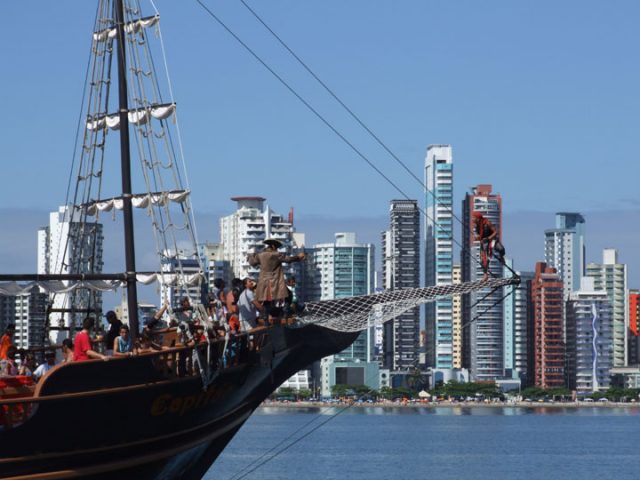 Show dentro do Barco Pirata