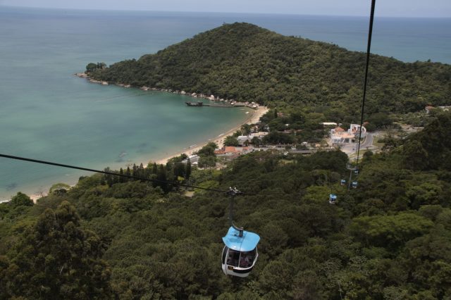 Bondinho descendo na praia das laranjeiras