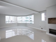 Pensa num apartamento grande de 2 suítes próximo a Avenida Central em BC!