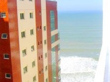 Edifício frente mar, apartamento lateral!