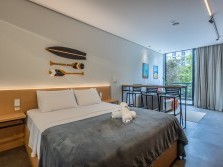 Studio Completo, diferenciado e moderno na Praia Brava, rua com acesso a praia.