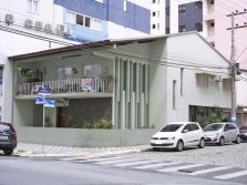 Casa com 4 dorm na Av. Brasil