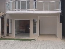 Linda casa em condomínio fechado para alugar anual