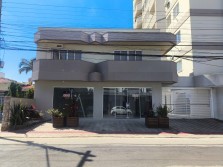 Pr&eacute;dio comercial 2 andares com 6 salas, copa, 2 banheiros, Centro / Itaja&iacute; SC