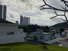 Terreno em condomínio alto padrão e completa infraestrutura